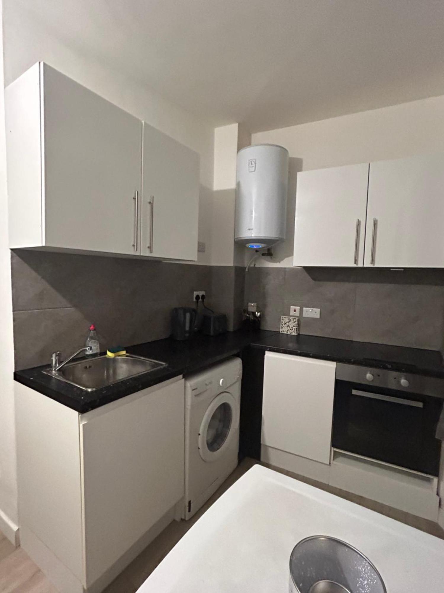 Spacious Studio Flat In London Exteriör bild